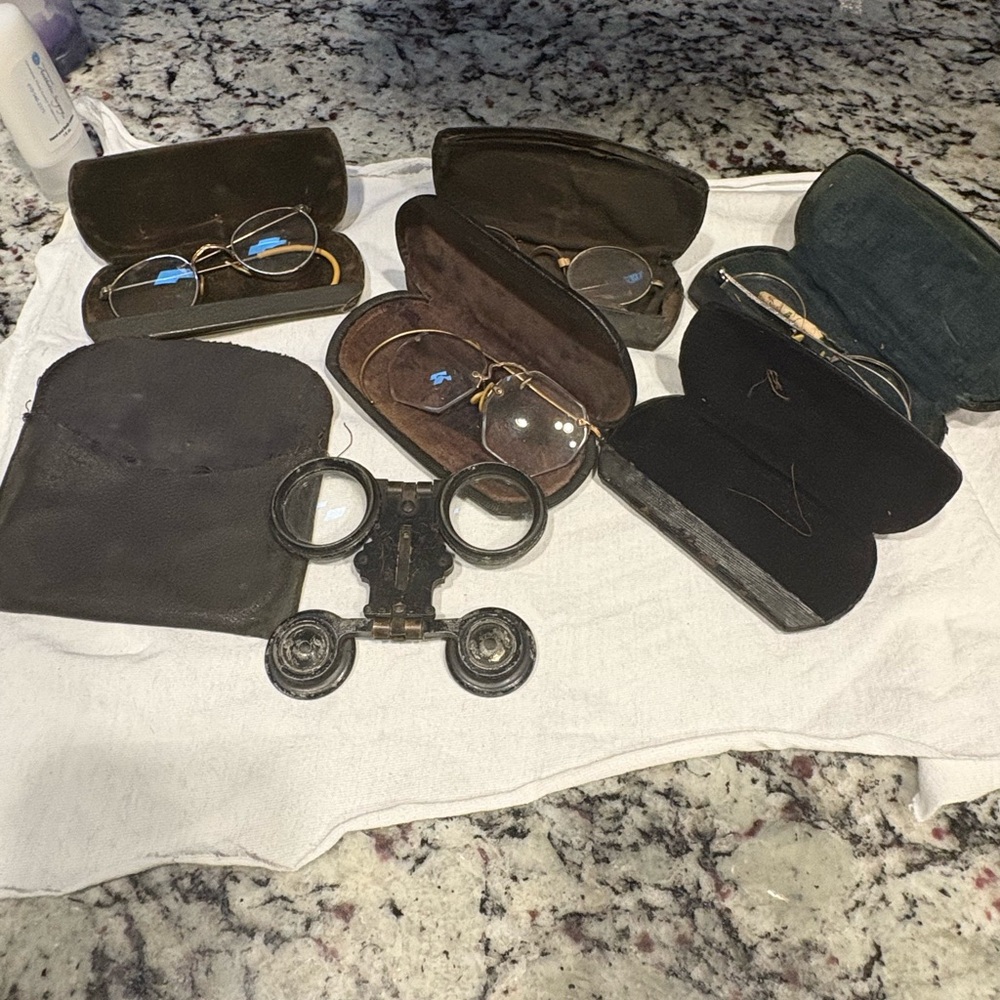 Vintage Men's Black Leather Bag